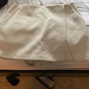 Cream skort